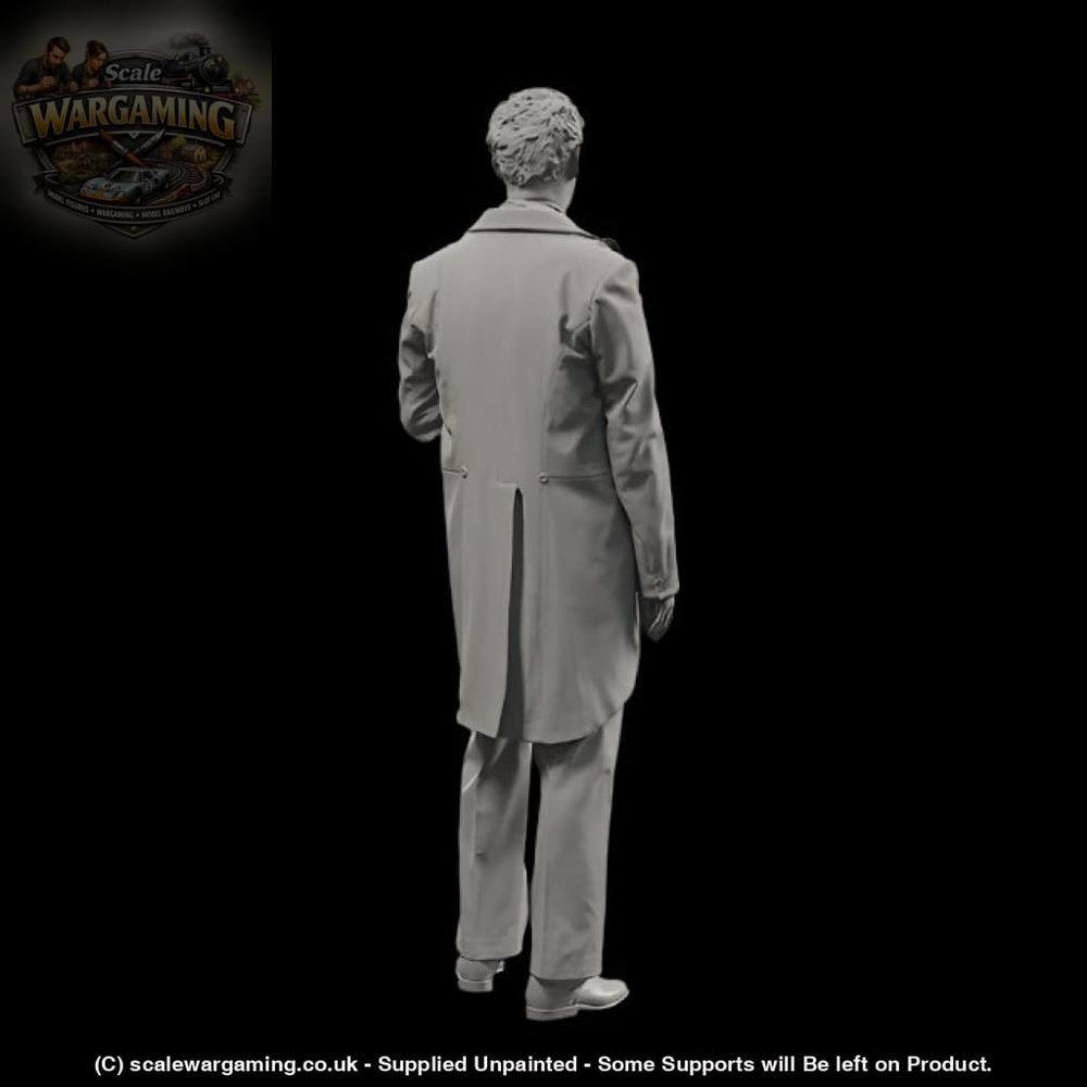 132s-0126 1900’s Waiter Figure