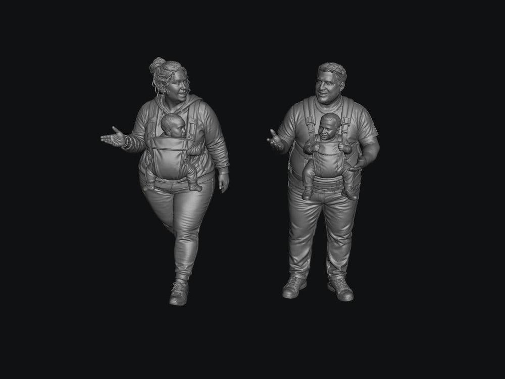 SMF8302 Mum and Dad Carrying Babys