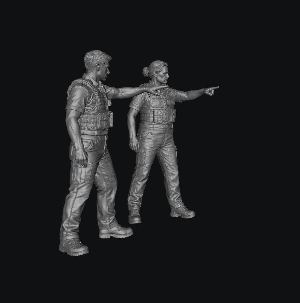 SMF9538 Male &amp; Female Police Officer Pointing