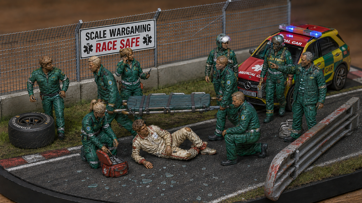 Painted-999 - Trackside Rescue Crew - Track Doctor
