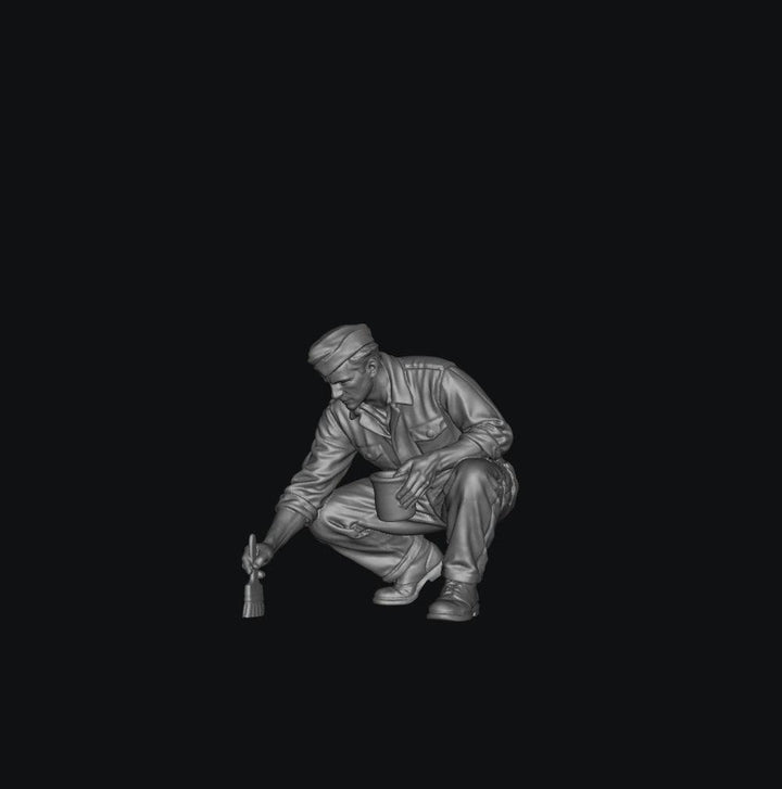SW8244 WW2 Allied Air Force Ground Crew Kneeling Painting