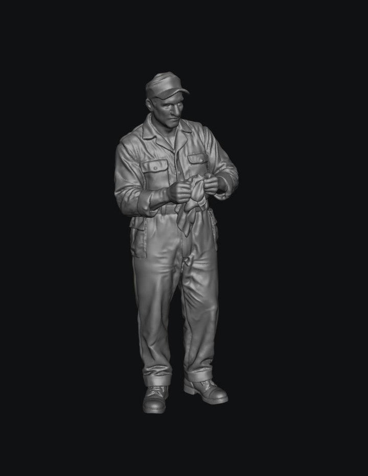 SW8244 WW2 Allied Air Force Ground Crew Standing with Cloth