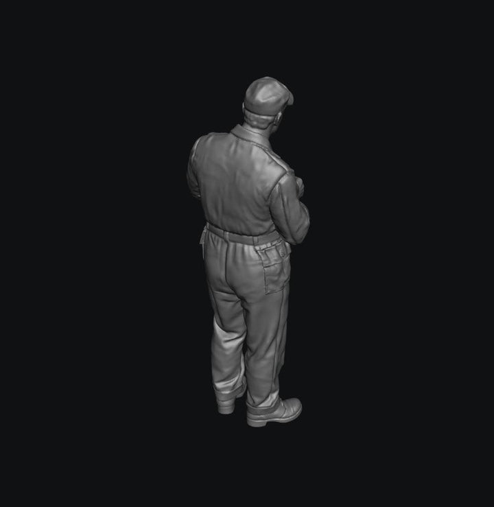 SW8244 WW2 Allied Air Force Ground Crew Standing with Cloth