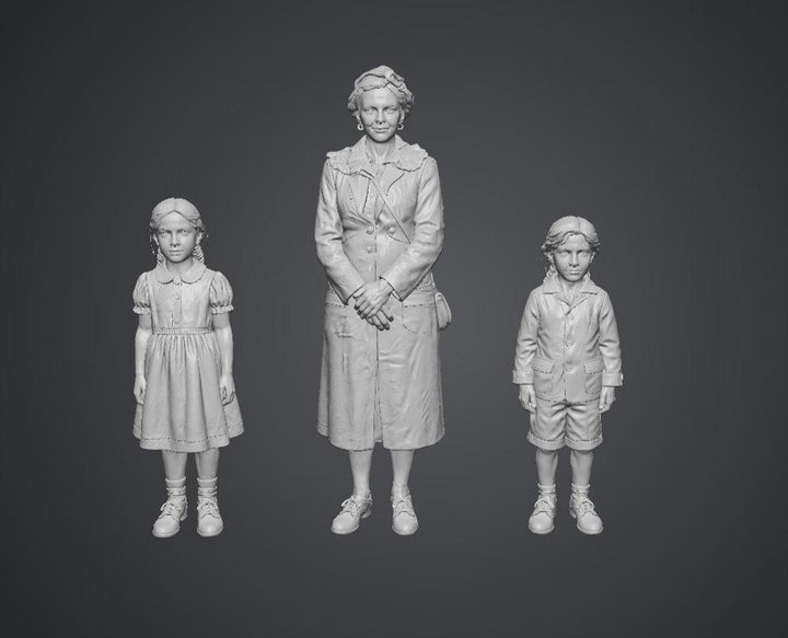 SW8268 1940 Mum and Children
