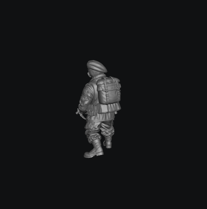 WB-UKP-001 British Paratrooper Officer Standing 2 Heroic