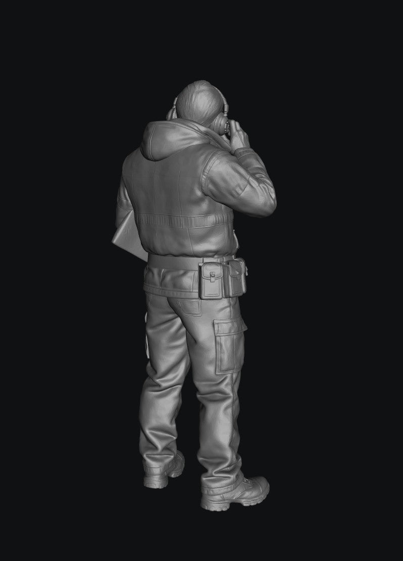 Painted-012 - Trackside Rally Crew - The Radio Coordinator (Male)
