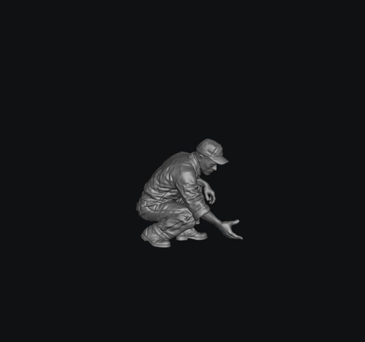 SW9283 WW2 Allied Ground Crew - Kneeling