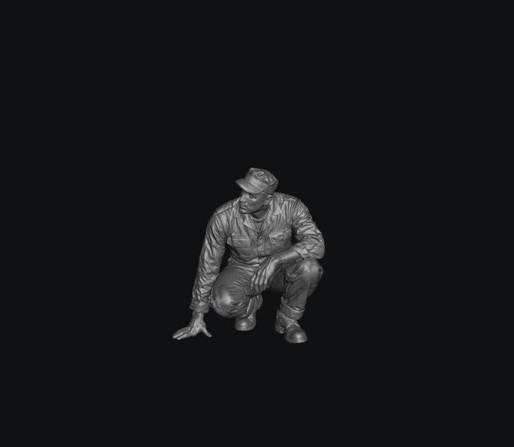 SW9282 WW2 Allied Ground Crew - Kneeling