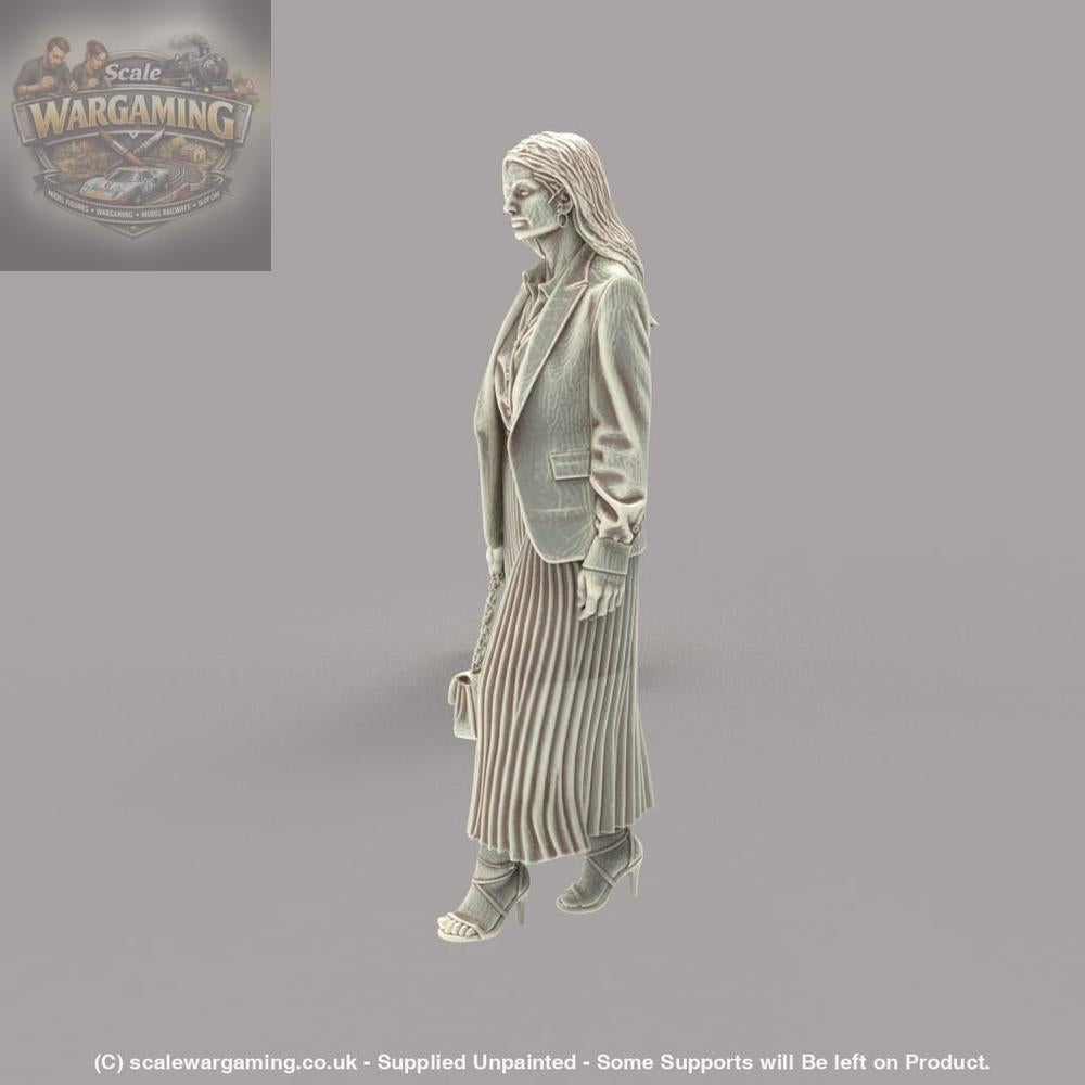 MM4191 Female in Pletted Skirt Figure