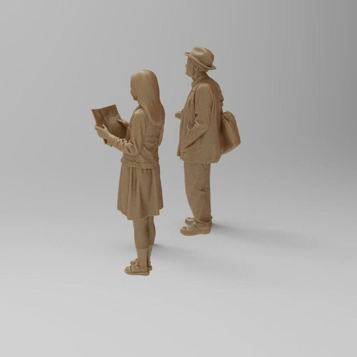 MM4408 Two Chinese Tourists Figure