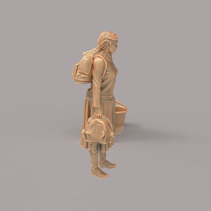 MM589 1940’s Lady with bags and Bucket Figure