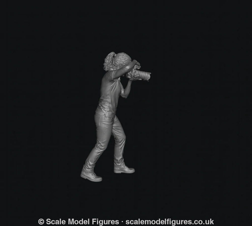 SMF128 Female Photographer and Long lens Camera - Summer - Figure