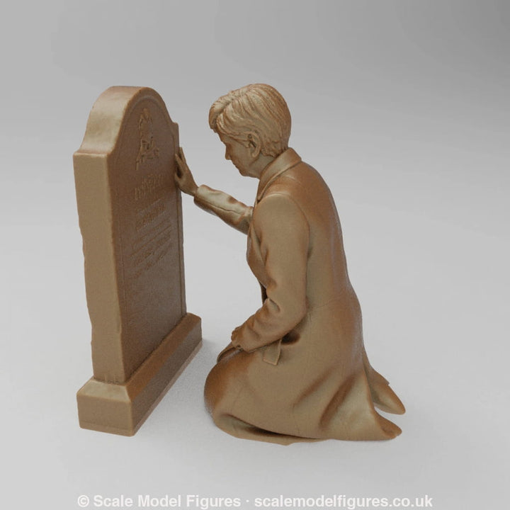 SW2146 Female Goodbye at Graveside - Figure