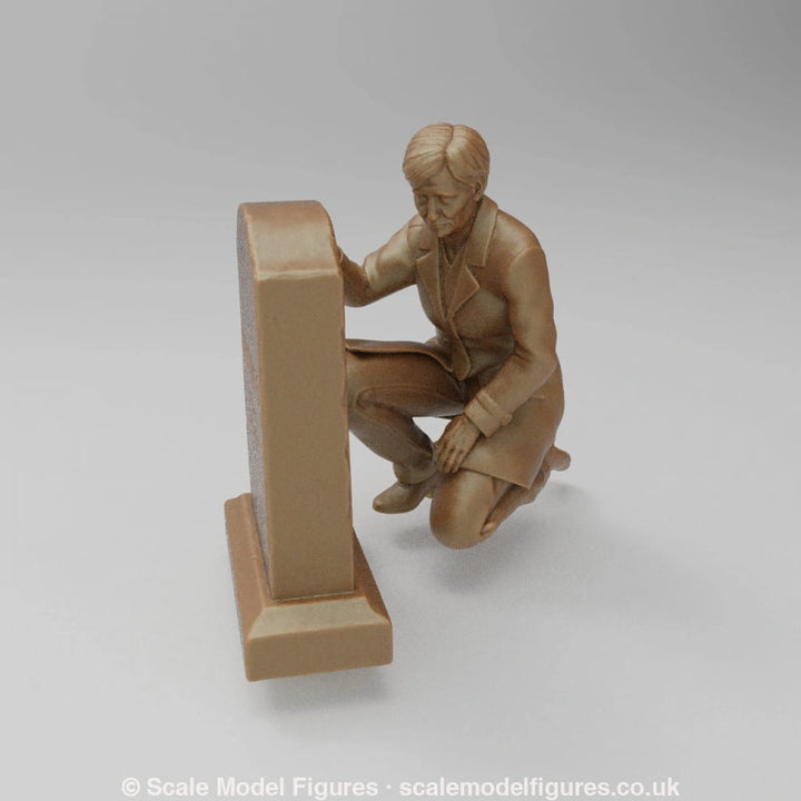 SW2147 Female Farwell to Husband - Figure