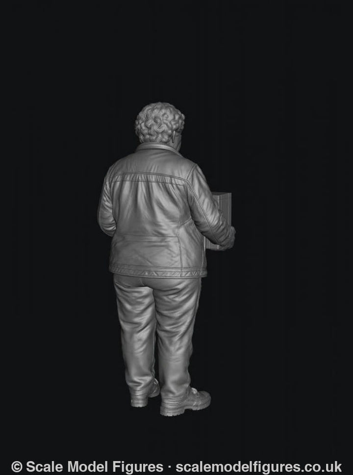SMF2215 Lady With large Tractor model - Figure