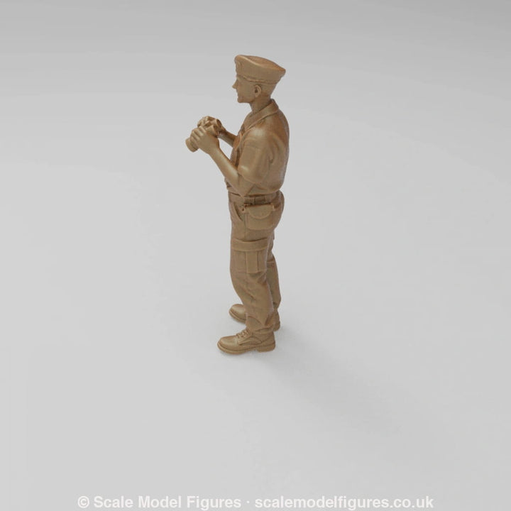 SW3061 Modern Royal Navy Female with Binos - Figure