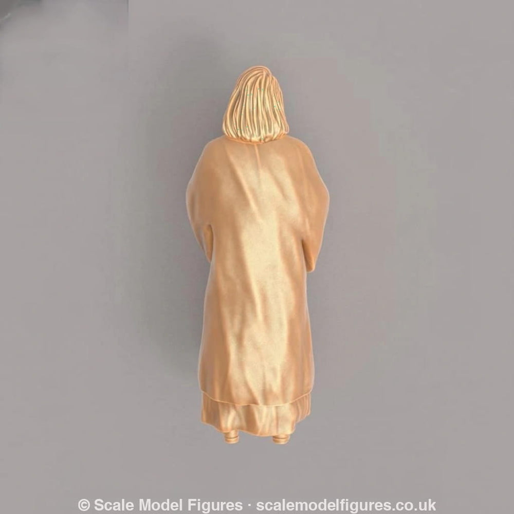 MM324 Female Vicar/Clergy Figure