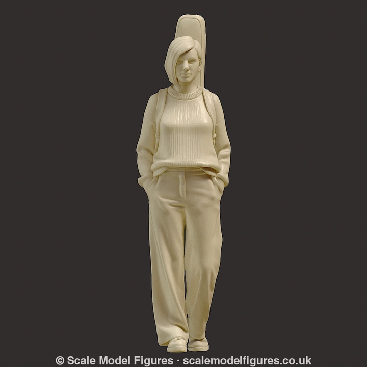 MM4275 Female with guitar Figure