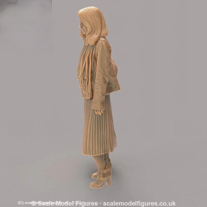 MM485 Very Smart Young lady in Jacket with Handbag Figure