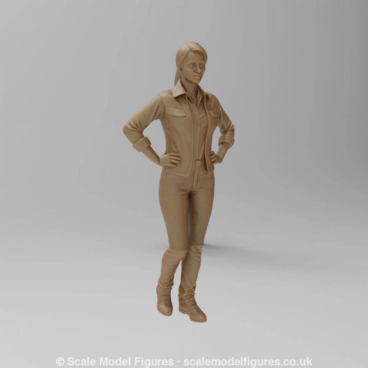 SW8045 Young girl hands on hips - Figure