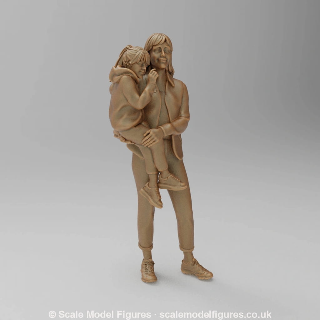 SW883 Mum holding Daughter - Figure
