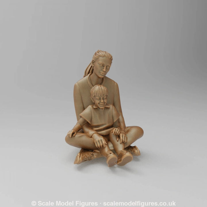 SW885 Mum sitting on floor with son - Figure