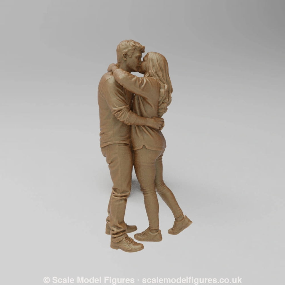 SW9185 Couple Kissing Standing - Figure