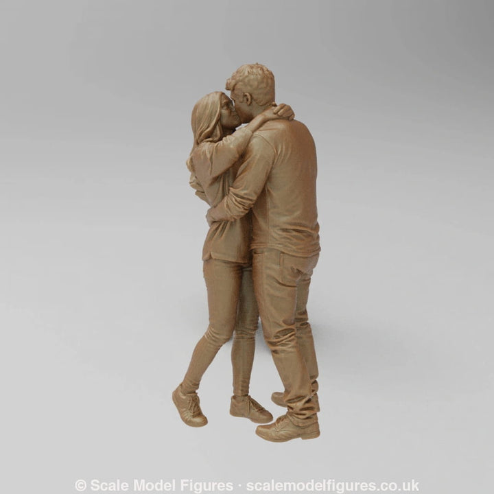 SW9185 Couple Kissing Standing - Figure