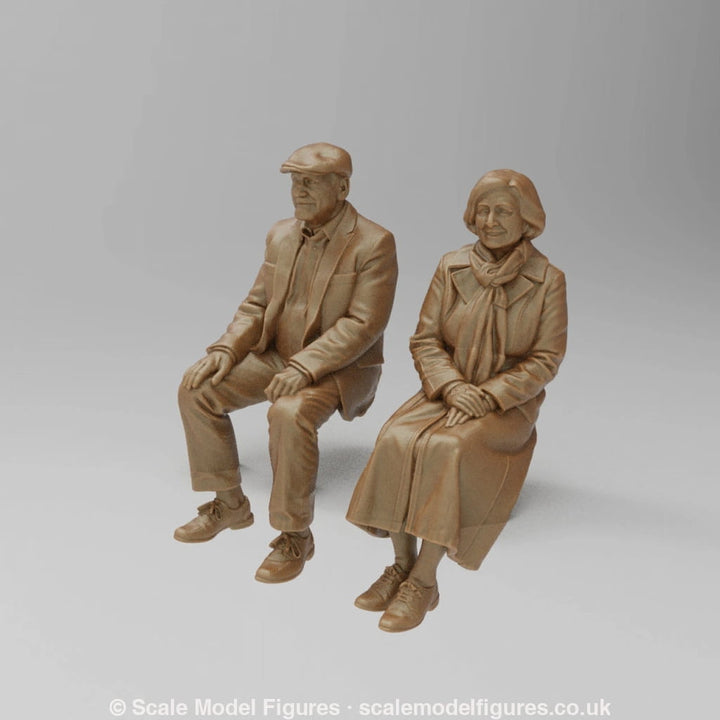 SW9186 Old Couple Sitting - Figure
