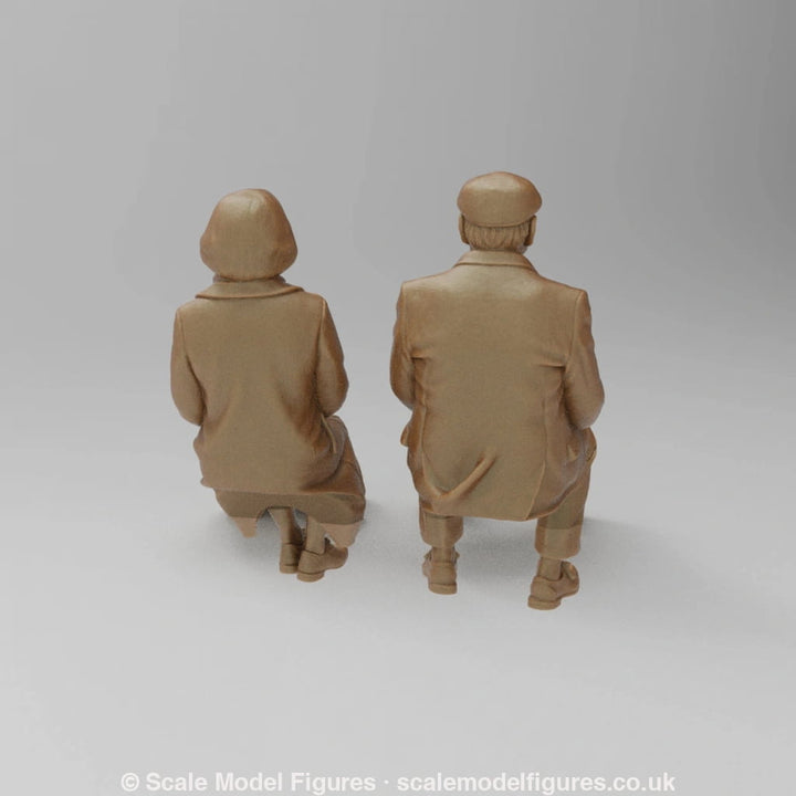 SW9186 Old Couple Sitting - Figure