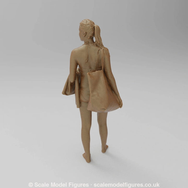 SW955 Girl on Beach - Figure