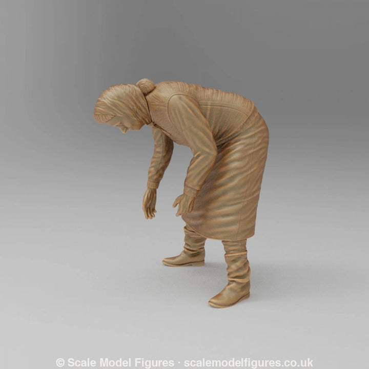SW977A Female Farm Worker Working in Field - Figure