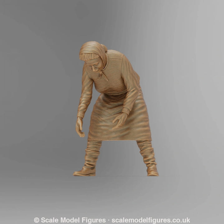 SW977A Female Farm Worker Working in Field - Figure