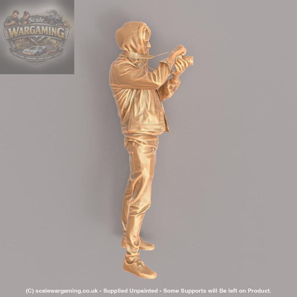 MM064 Young Male With Camera Figure