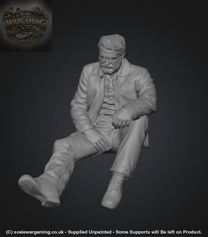 SW3103 Farmer Sitting - Figure