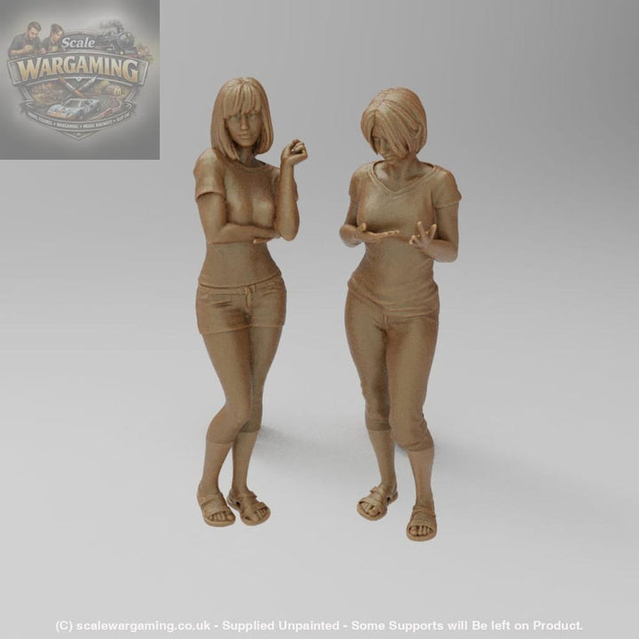 SW8058 2 Female Teenagers talking - Figure