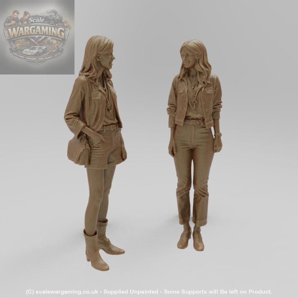 SW8160 2 girls chatting - Figure