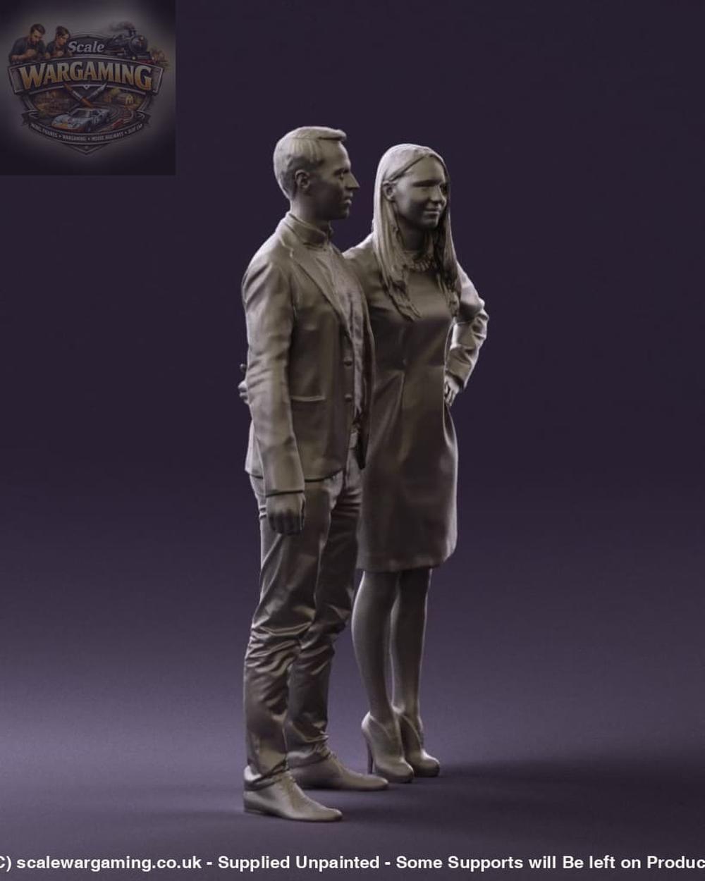 Mm867 Smart Young Couple Hugging Figure