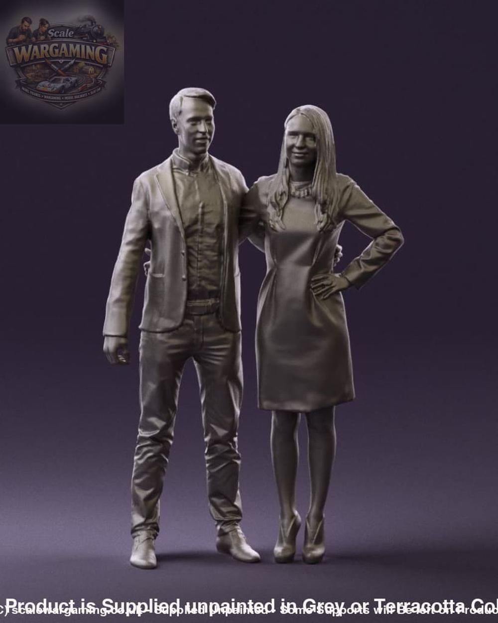 Mm867 Smart Young Couple Hugging Figure