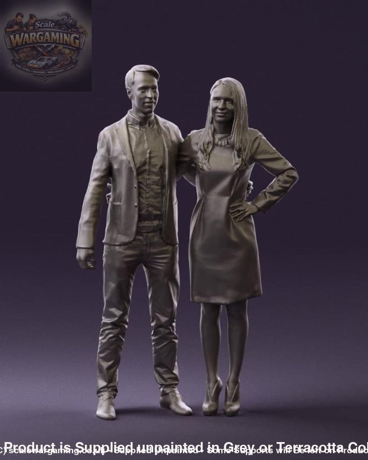 Mm867 Smart Young Couple Hugging Figure