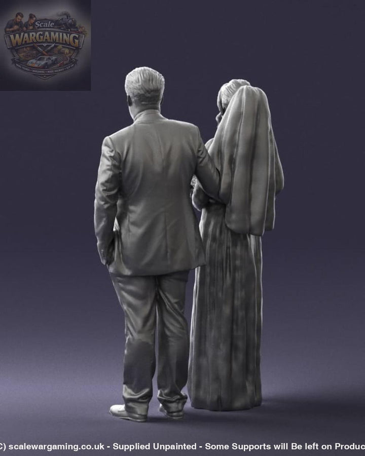 Mm868 Father And Bride With Bouquet Of Flowers Figure