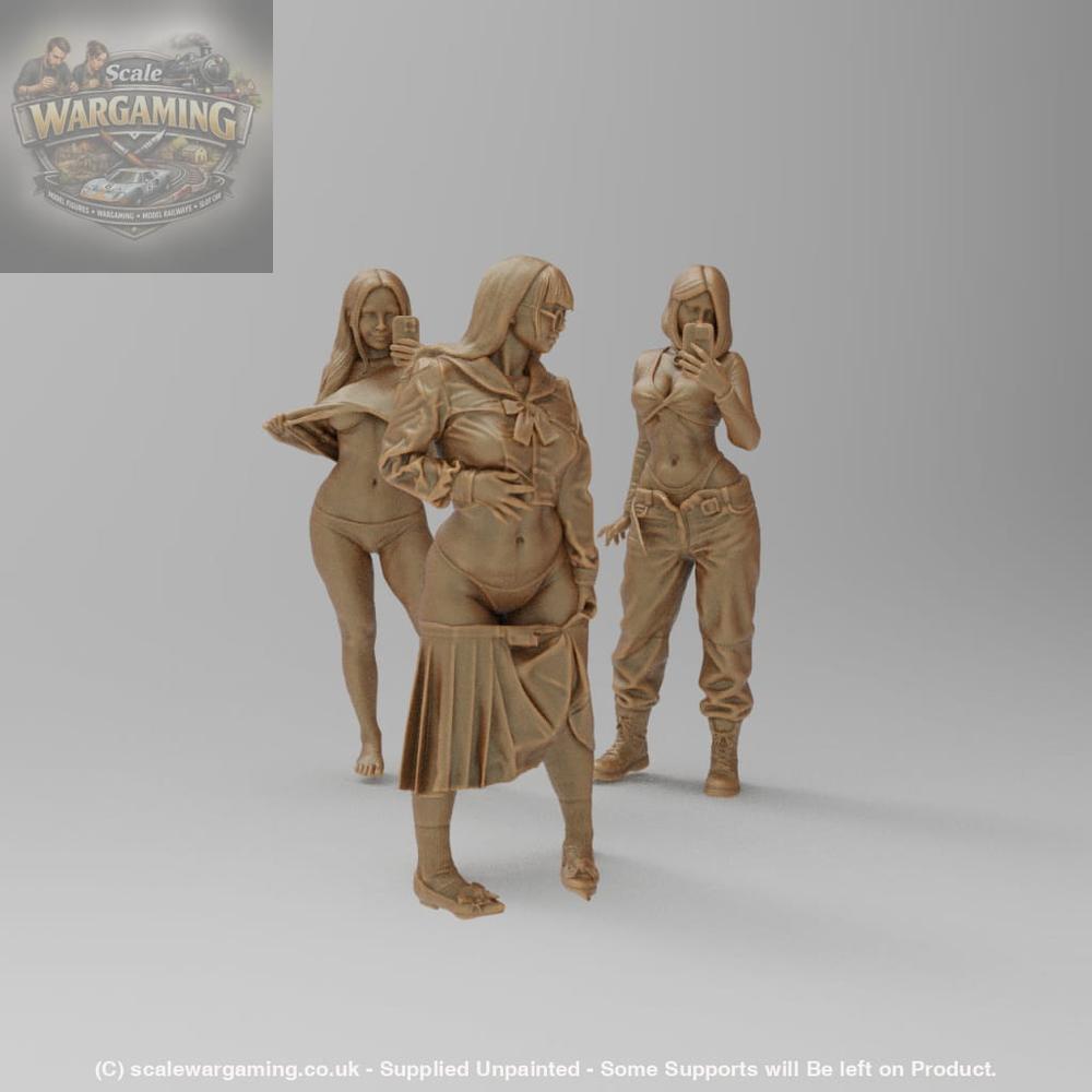 SW9089 3 Girls Posing for Pictures - Figure