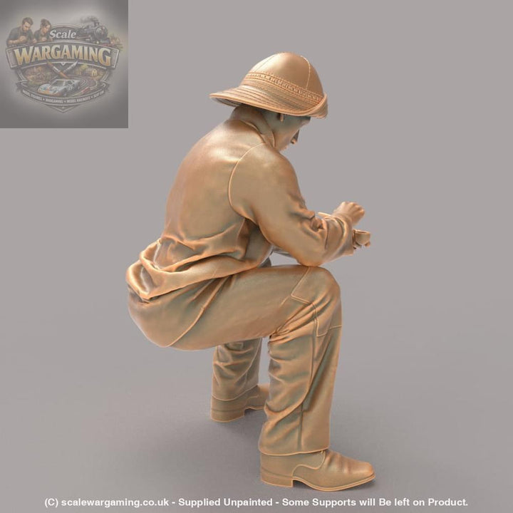 MM940 Fisherman sitting with clay pipe Figure