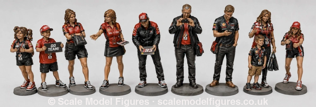 WOSC014 - Motorsport Fan Zone - Mother with Child and Merchandise - Figure