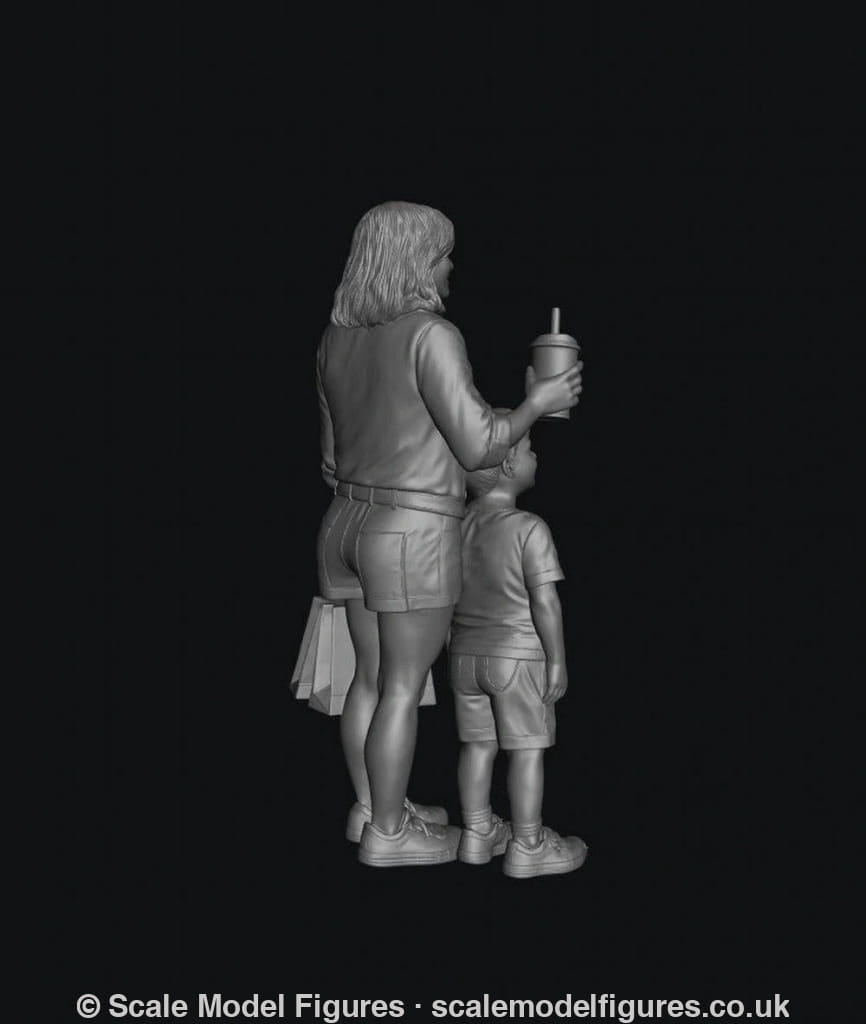 WOSC014 - Motorsport Fan Zone - Mother with Child and Merchandise - Figure